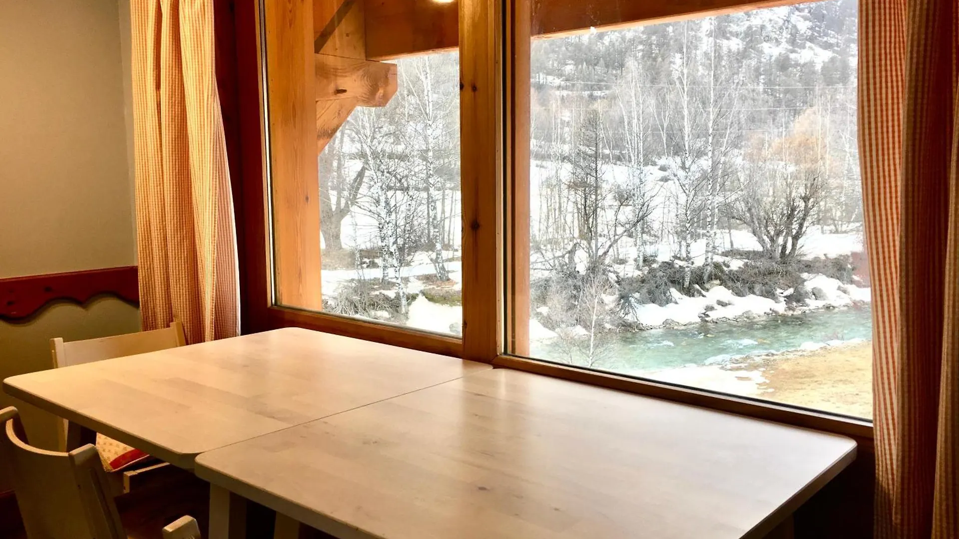 Chalet Riviere, 5 En-Suite. La Salle-les-Alpes
