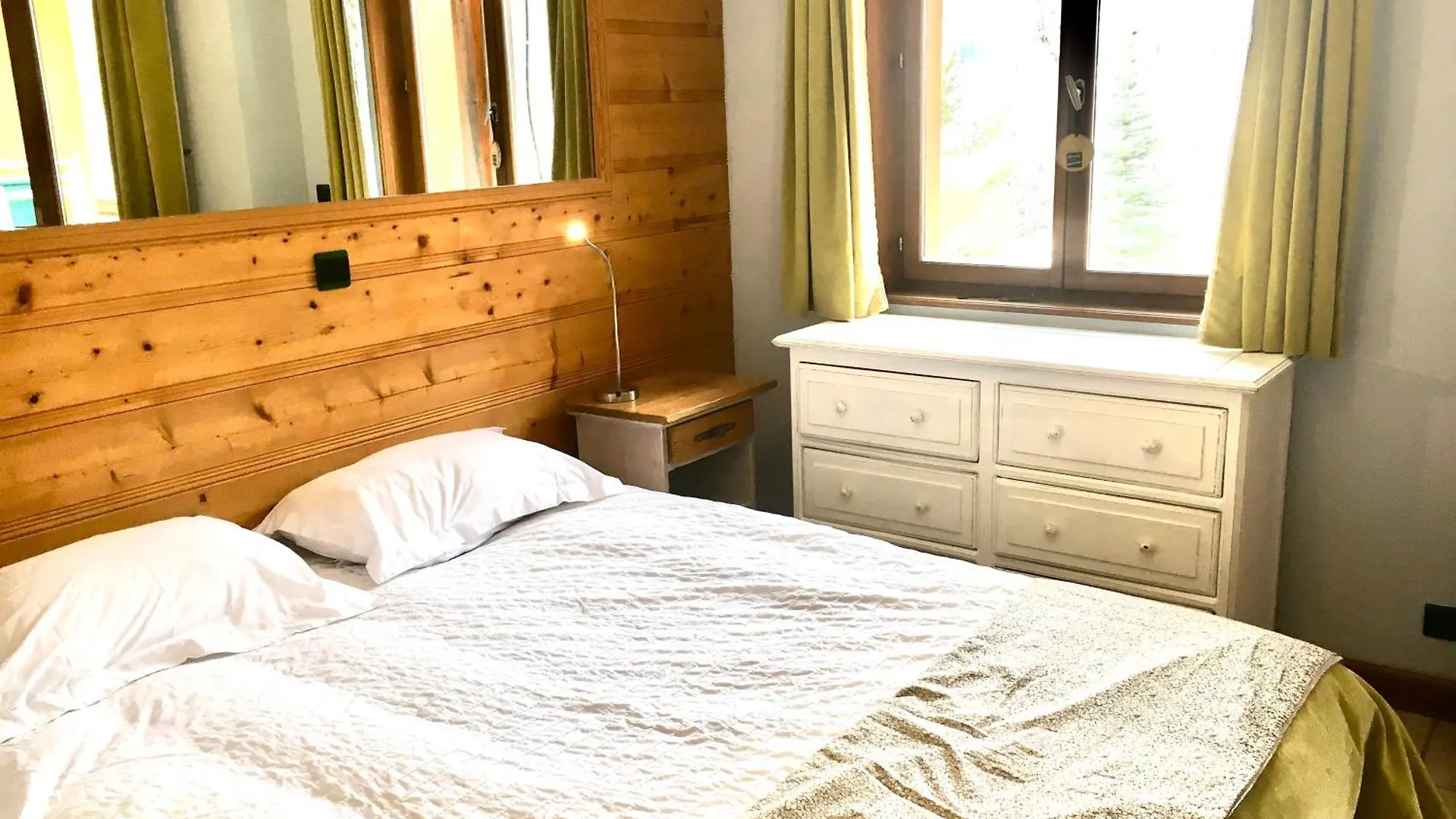 Chalet Riviere, 5 En-Suite. La Salle-les-Alpes